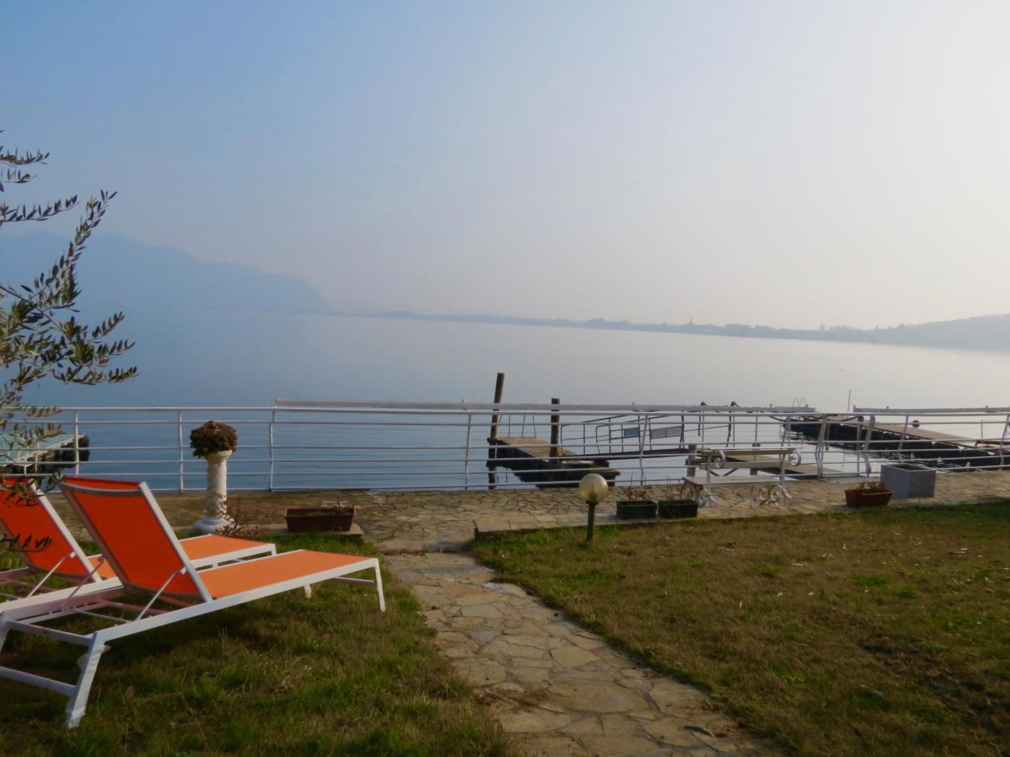 Villa Anastasye Your Lakefront Vacation Rental Predore Kültér fotó