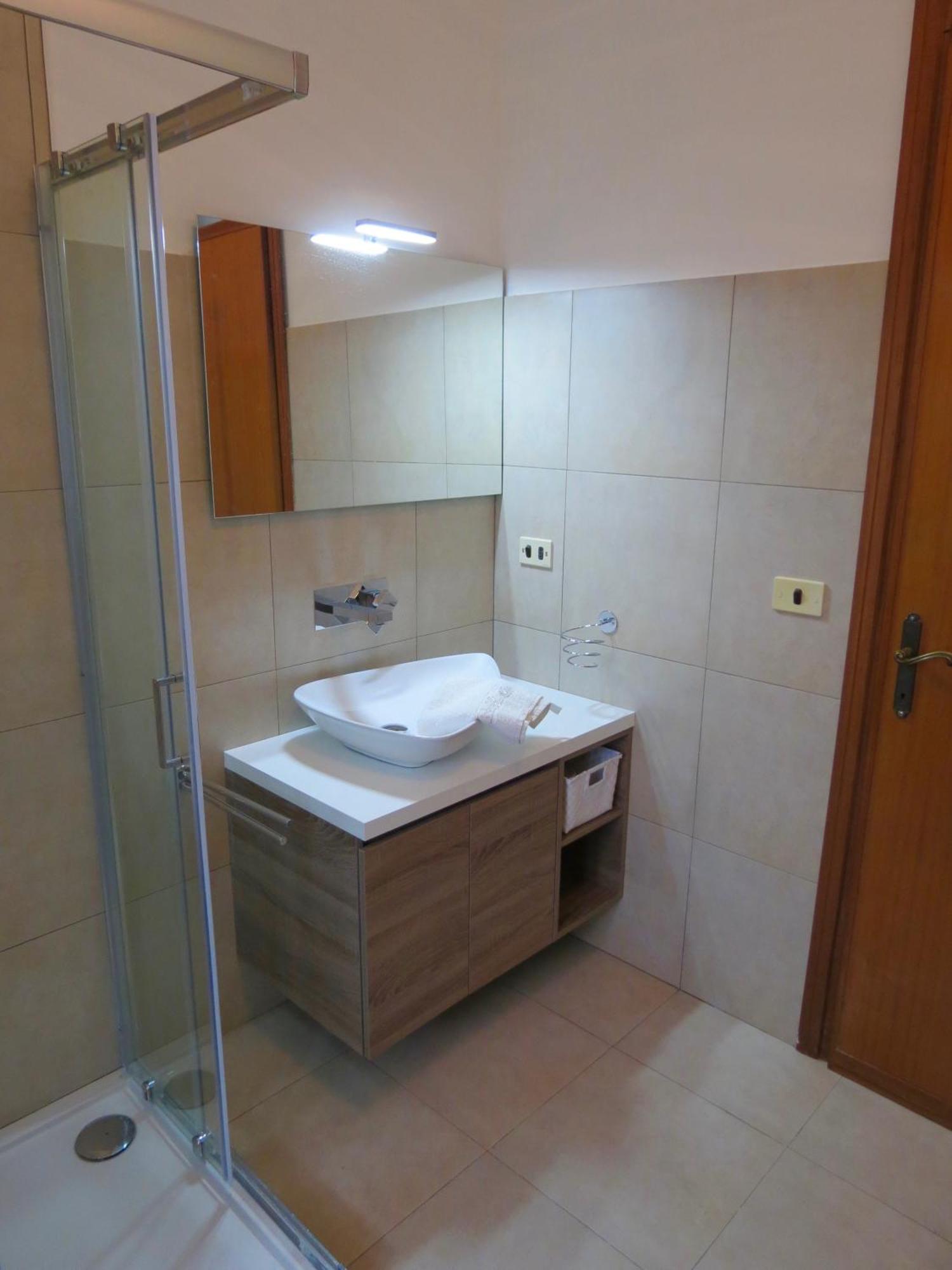 Villa Anastasye Your Lakefront Vacation Rental Predore Kültér fotó