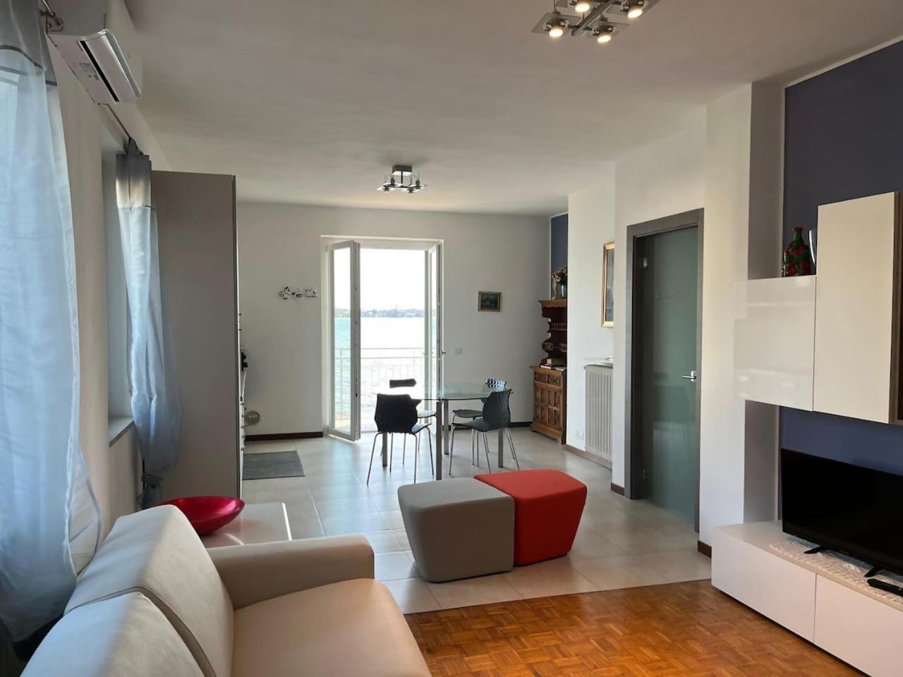 Villa Anastasye Your Lakefront Vacation Rental Predore Szoba fotó