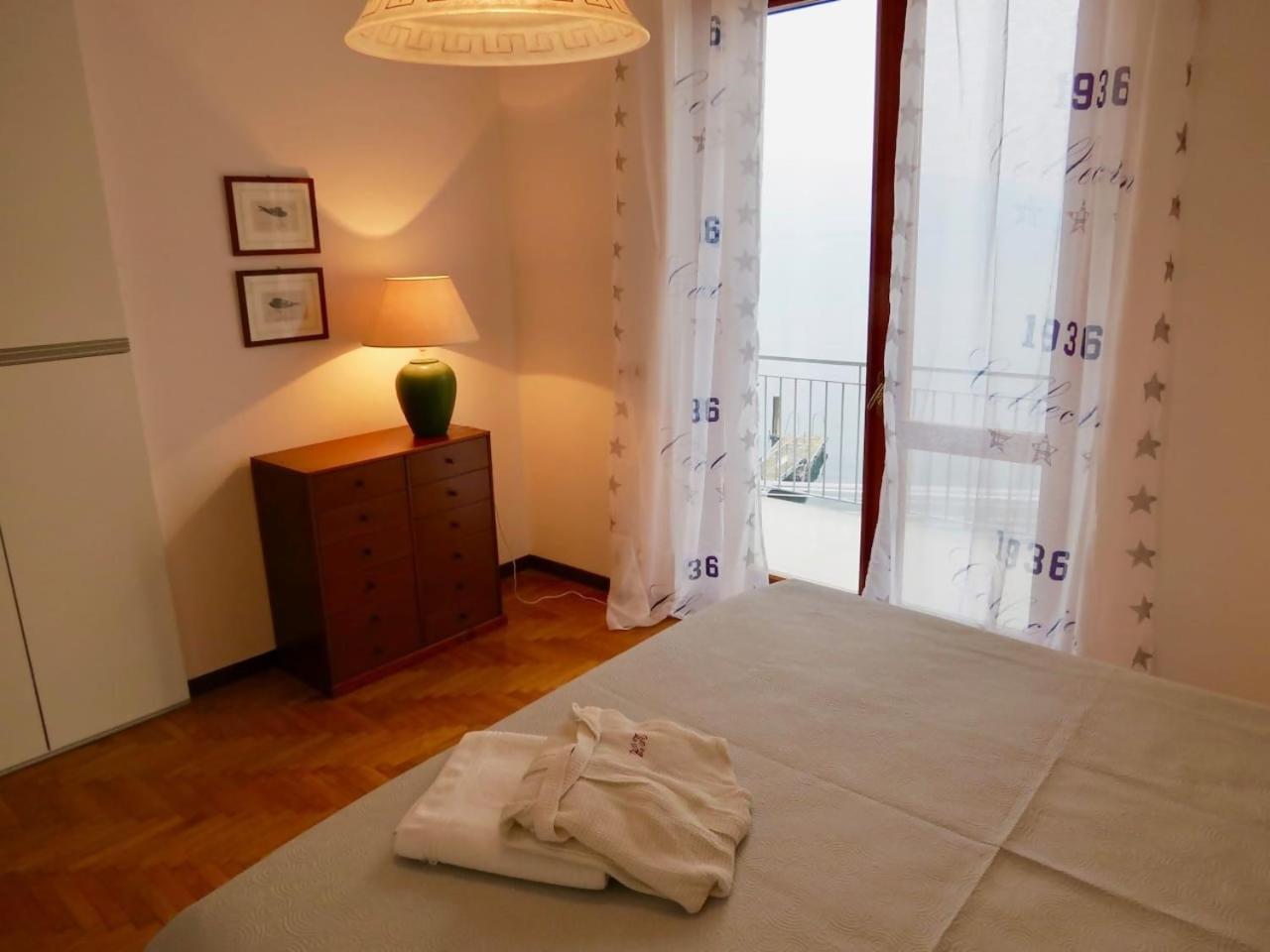 Villa Anastasye Your Lakefront Vacation Rental Predore Szoba fotó