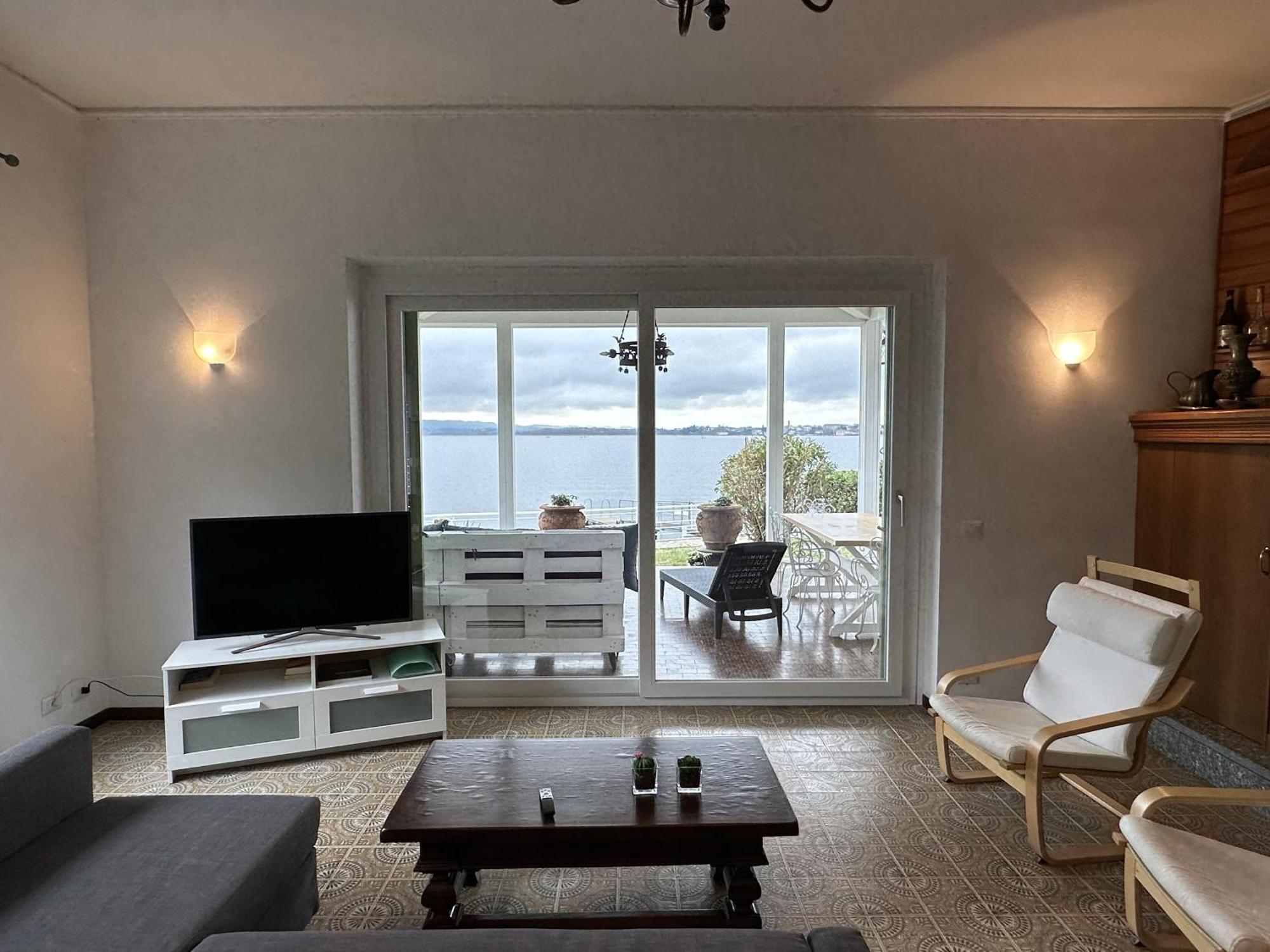 Villa Anastasye Your Lakefront Vacation Rental Predore Szoba fotó