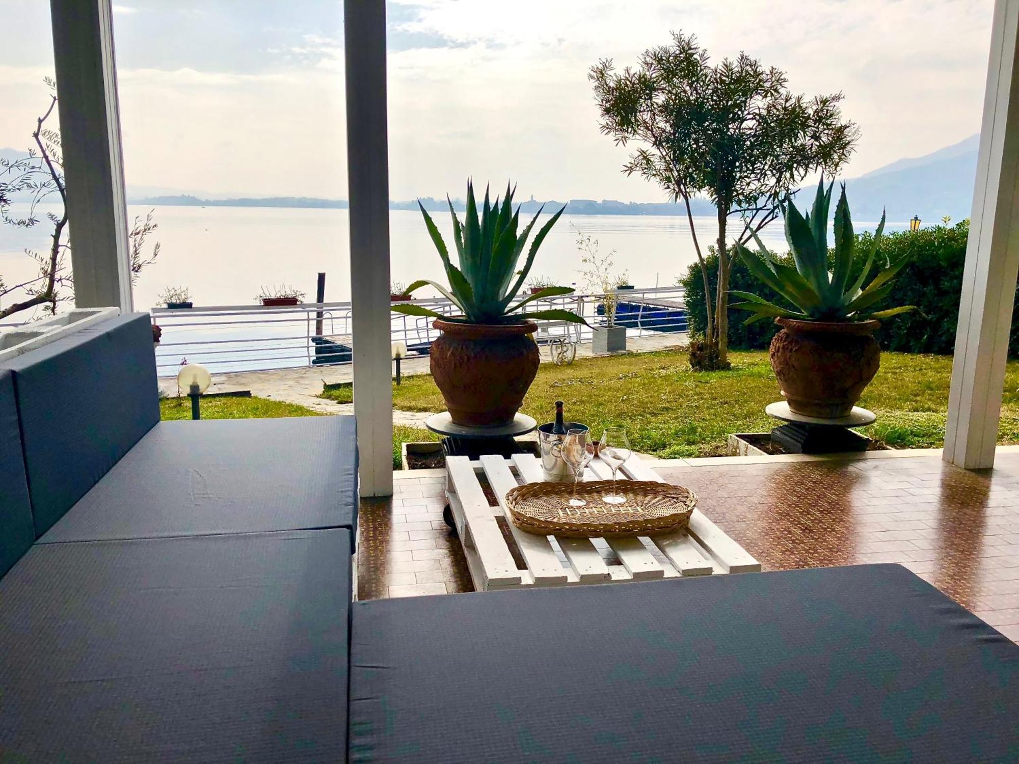 Villa Anastasye Your Lakefront Vacation Rental Predore Szoba fotó