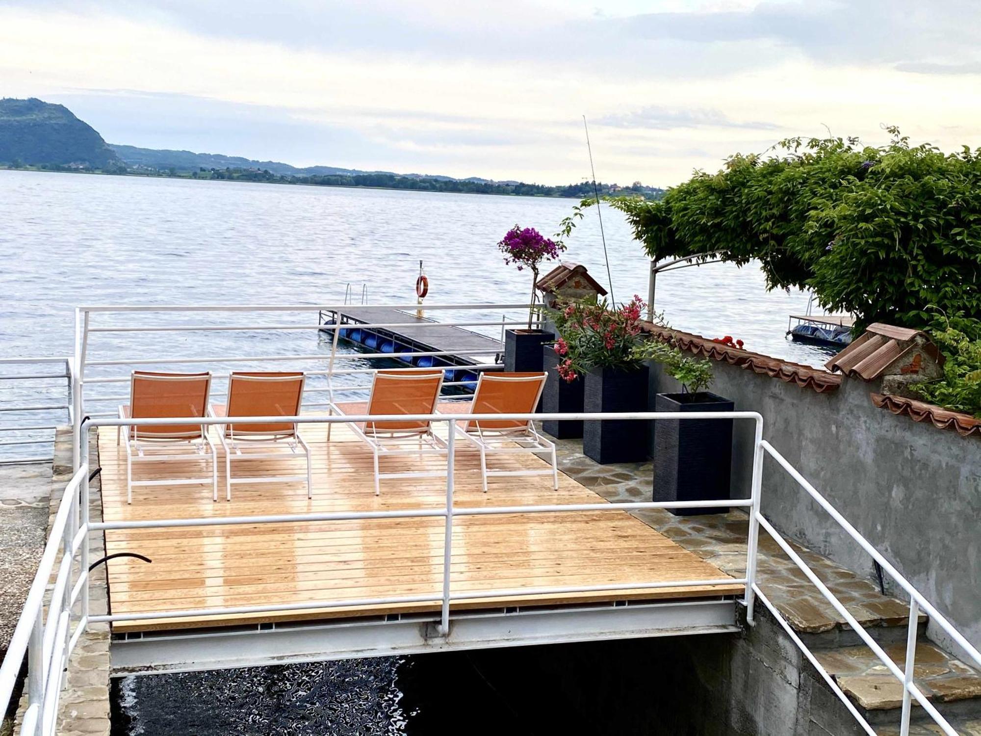Villa Anastasye Your Lakefront Vacation Rental Predore Szoba fotó